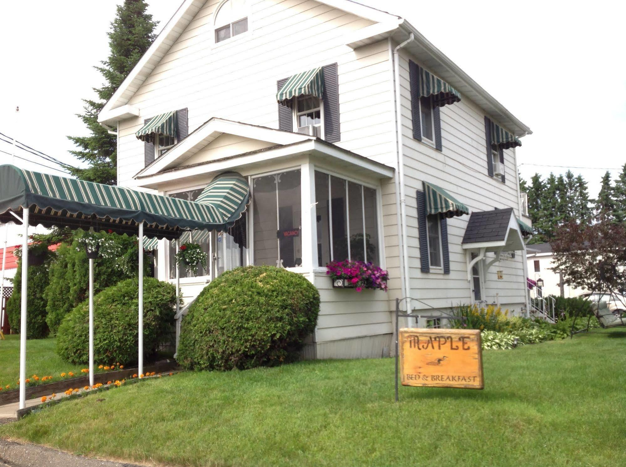Maple Tourist Home B&B Grand Falls Exterior foto